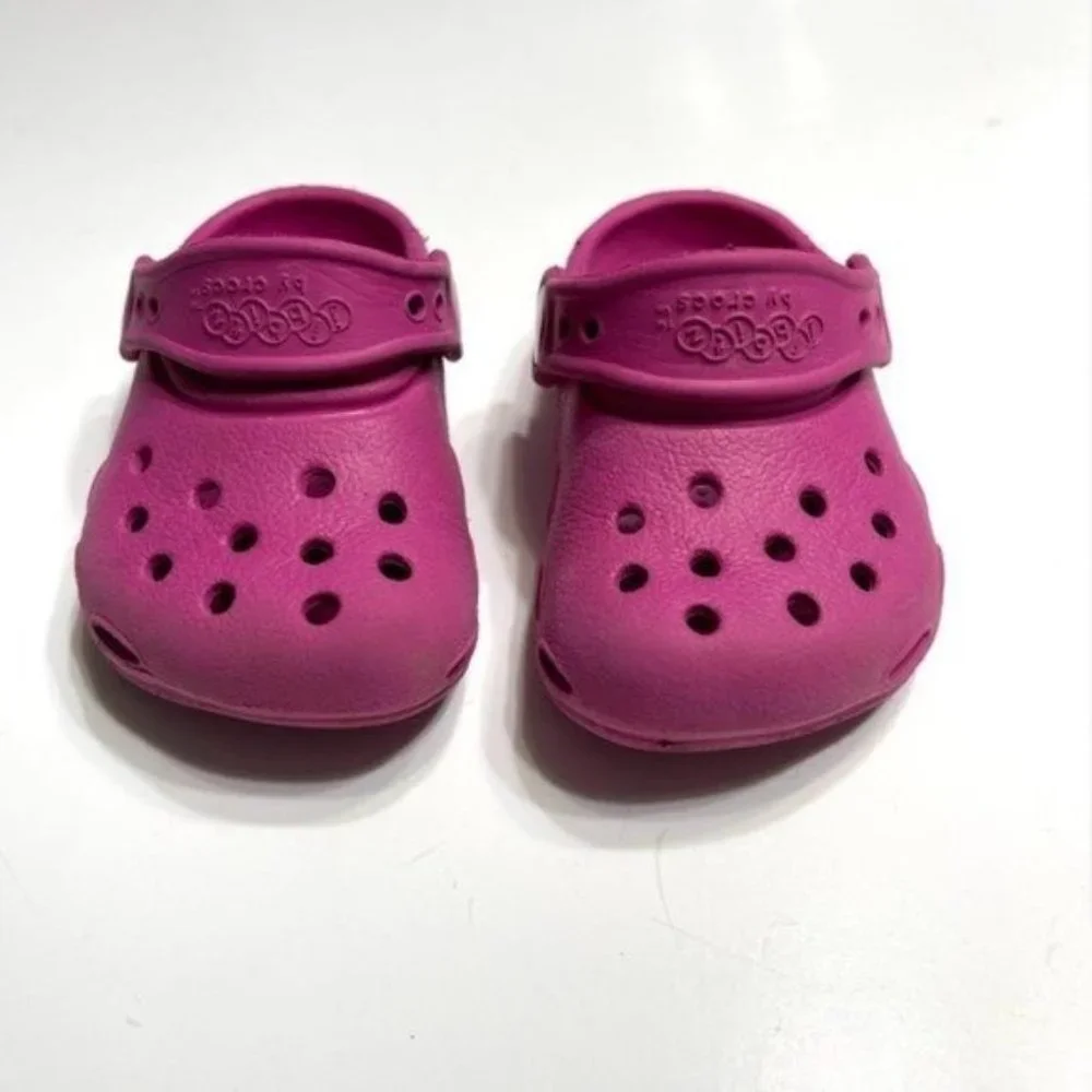Crocs. Girl , slip on Clog rubber, Pink color size 4-5‎